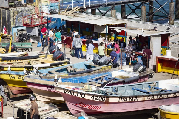 Valparaiso Chile Februar 2019 Arbeiter Auf Dem Fischmarkt Valparaiso Chile — Stockfoto