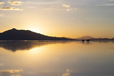Bolivya 'daki Uyuni Tuz Gölü' nde muhteşem gün batımı