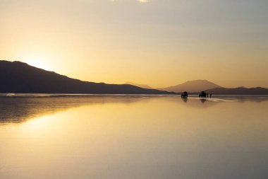 Bolivya 'daki Uyuni Tuz Gölü' nde muhteşem gün batımı