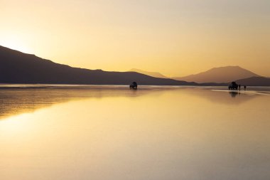 Bolivya 'daki Uyuni Tuz Gölü' nde muhteşem gün batımı