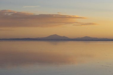Bolivya 'daki Uyuni Tuz Gölü' nde muhteşem gün batımı