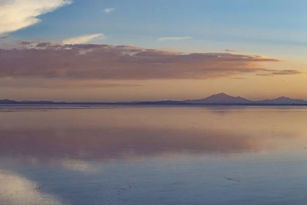 Espectacular Puesta Sol Lago Salar Uyuni Bolivia — Foto de Stock