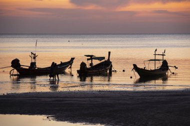 Sairee sahilinde muhteşem bir gün batımı, Koh Tao, Tayland