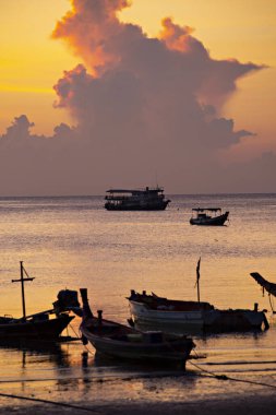 Sairee sahilinde muhteşem bir gün batımı, Koh Tao, Tayland