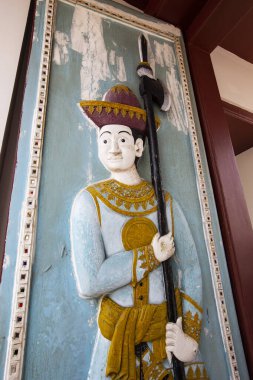 Bangkok, Tayland 'daki Büyük Kraliyet Sarayı' nın Budist tapınağının giriş kapısı ve iç detayları.