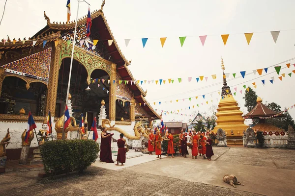 Huay Xai Laos März 2019 Morgenrituale Buddhistischer Mönche Tempel Wat — Stockfoto