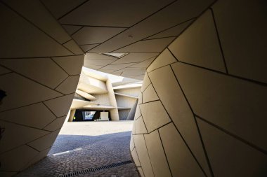 DOHA, Katar - Şubat 2020: Ulusal MÜSEUM Katar 'ın modern binası, Doha, Katar