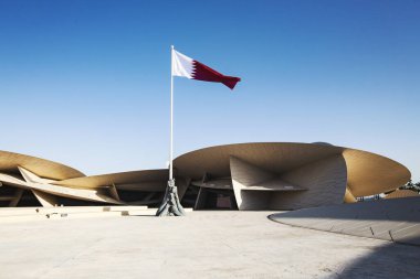 DOHA, Katar - Şubat 2020: Ulusal MÜSEUM Katar 'ın modern binası, Doha, Katar