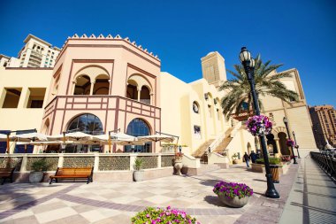 DOHA, Katar - Şubat 2020: Doha 'daki İnci-Katar. Katar 'ın Doha kentindeki yapay adaya dayalı lüks bir bölge.