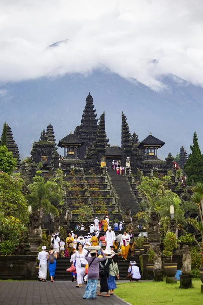 Bali Indonesia Febrero 2020 Personas Que Visitan Templo Pura Besakih — Foto de Stock