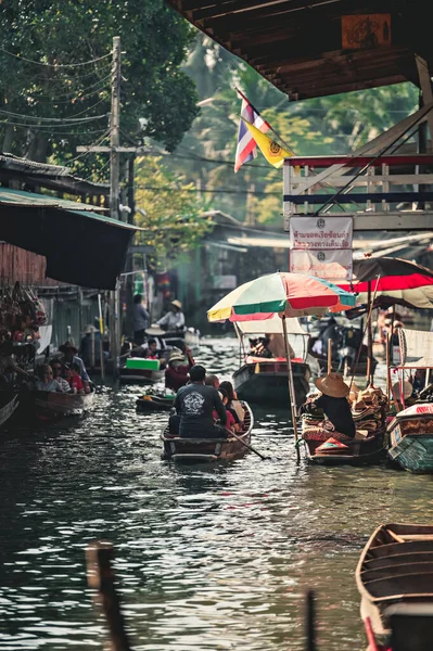 Bangkok Tajlandia Marzec 2019 Ludzie Sprzedający Żywność Warzywa Damnoen Saduak — Zdjęcie stockowe