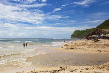 BALI, INDONEZYA - Şubat 2020: Endonezya 'nın Bali kentindeki güzel Melasti plajı