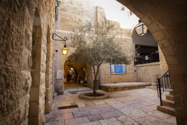 JERUSALEM, ISRAEL - Kasım 2019: Kudüs 'ün Dar Caddesi, İsrail
