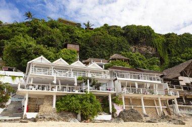 Bali plajı. Bingin sahilinde güzel bir tatil köyü. Bali villa, sahil evi, Pecatu, Güney Kuta, Bali, Endonezya