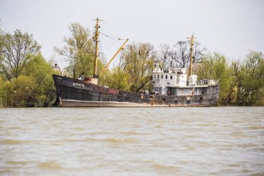 Tuna Deltası, Vilkovo, Ukrayna 'da sudaki turistik tekne