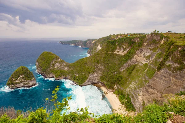 印度尼西亚巴厘Nusa Penida岛上Kelingking海滩的空中景观 — 图库照片