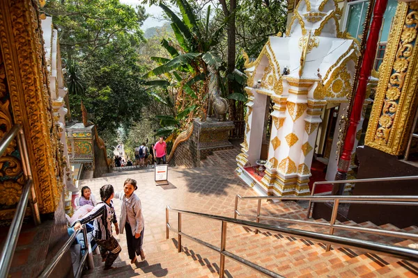Traditionelle Thailändische Tempelarchitektur Schöner Blühender Garten Buddhistischen Tempeldetails Chiang Mai — Stockfoto