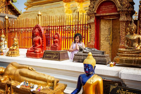 Chiang Mai Thailand März 2019 Menschen Beten Buddhistischen Tempel Wat — Stockfoto