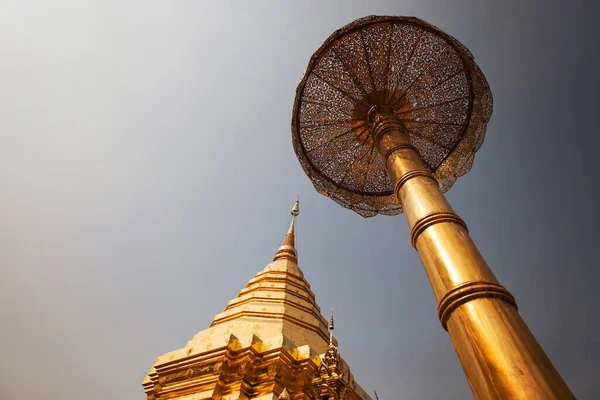 Parapluie Bouddhiste Temple Doré Chatra Symbole Bon Augure Dans Hindouisme — Photo