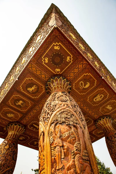 Chiang Mai Tailandia Marzo 2019 Columnas Madera Tallada Wat Phra —  Fotos de Stock