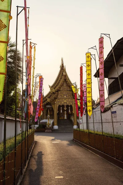 Thailändischer Tempel Bei Sonnenuntergang Traditioneller Buddhistischer Tempel Chiang Mai Thailand — Stockfoto