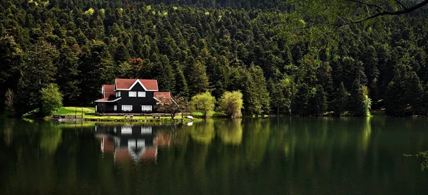 Lago Golcuk a Bolu, Turchia . — Foto Stock