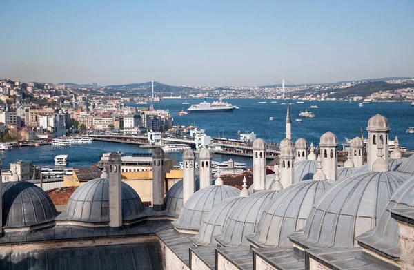 La corne d'or et le pont de Galata — Photo