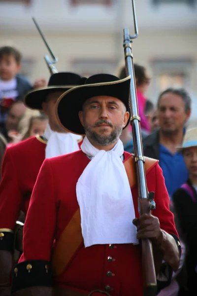 Temesvár, Románia-04.08.2019 Őrségváltás az Union Square-en történelmi esemény színházi rekonstruálása a város történetében — Stock Fotó