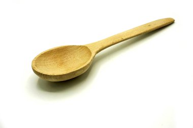 Ahşap mutfak aletleri beyaz arka planda. El yapımı ahşap kaşık..