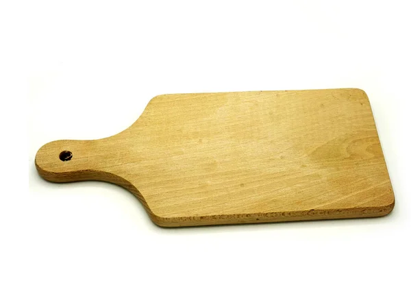 Utensilios de cocina de madera sobre fondo blanco. Tabla de cortar hecha a mano . — Foto de Stock