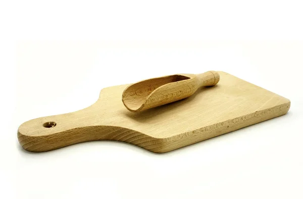 Wooden kitchen utensils on white background. Cutting board and scoop. — 스톡 사진