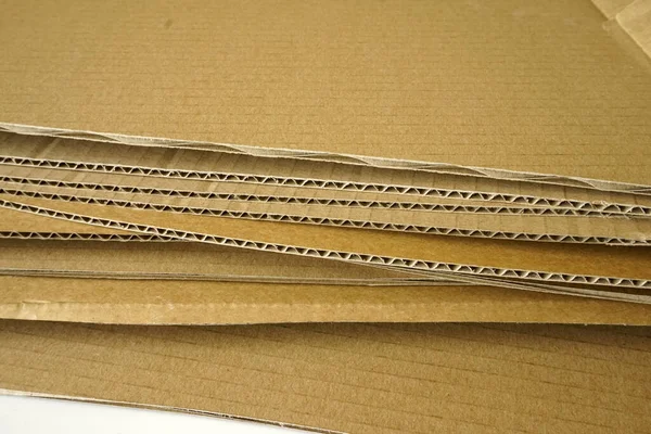Folhas Papelão Ondulado Marrom Empilhadas Material Embalagem — Fotografia de Stock