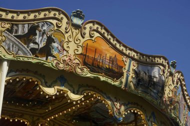 Lunaparktaki geleneksel Venedik atlıkarıncalarının detayları. Atlıkarınca, geleneksel panayır gezisi..