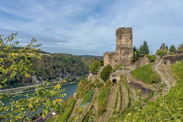 Zamek gutenfels na szlaku Rheinsteig w środkowej dolinie ruiny, — Zdjęcie stockowe