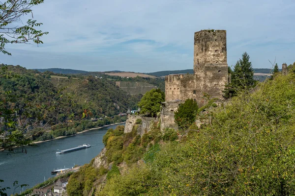 Gutenfels kasteel op Rheinsteig trail in het midden rhine vallei, — Stockfoto