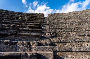 Napel, İtalya yakınlarındaki Pompeji şehrinin eski tiyatro kalıntıları.