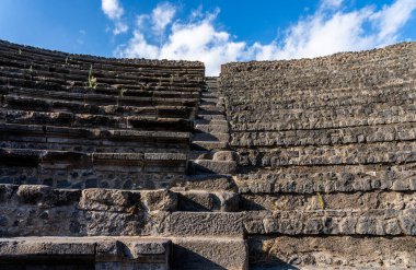 Napel, İtalya yakınlarındaki Pompeji şehrinin eski tiyatro kalıntıları.