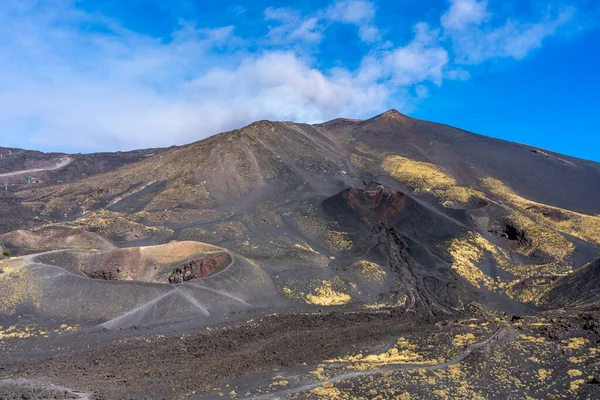 Etna vulcan lângă Messina pe insula Sicilia, Italia — Fotografie, imagine de stoc