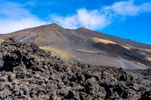 Etna vulcan lângă Messina pe insula Sicilia, Italia — Fotografie, imagine de stoc