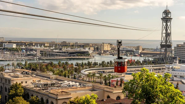 Historic cable car cabin, steel towers, harbor and Barcelona cit — Stock Photo, Image