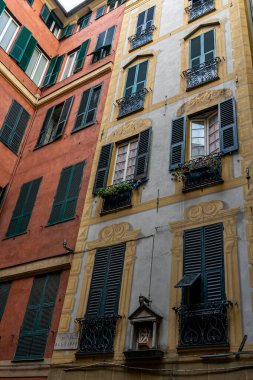 İtalya 'nın caddelerinde pencere önü