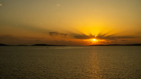 Puesta de sol en Malta en el mar Mediterráneo — Foto de Stock