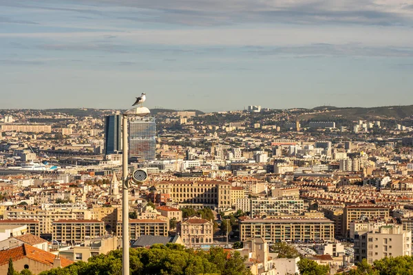 Vue sur la ville de Marseille depuis l'église Notre Dame de la Garde, franc — Photo