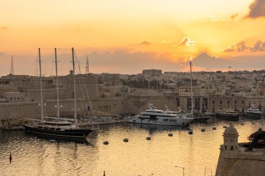 Malta Adası 'ndaki Valetta' nın eski şehir merkezi manzarası