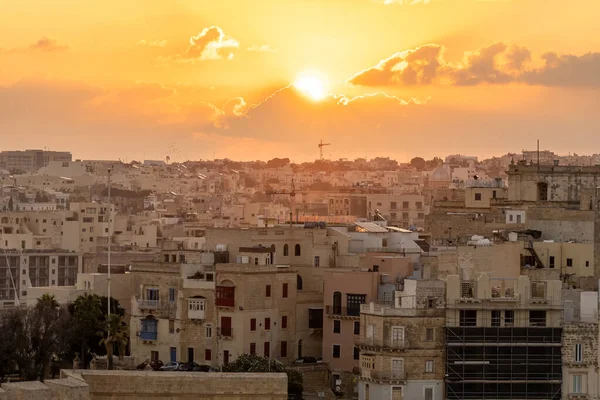 Malta Adası 'ndaki Valetta' nın eski şehir merkezi manzarası — Stok fotoğraf