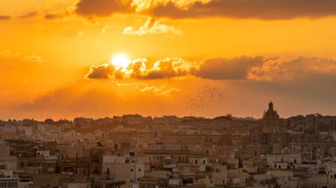 Malta Adası 'ndaki Valetta' nın eski şehir merkezi manzarası