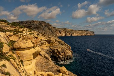 Blue Grotto, Malta 'daki Malta kıyısı ve Akdeniz manzarası