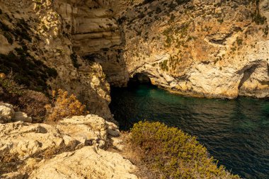 Blue Grotto, Malta 'daki Malta kıyısı ve Akdeniz manzarası
