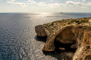 Blue Grotto, Malta 'daki Malta kıyısı ve Akdeniz manzarası