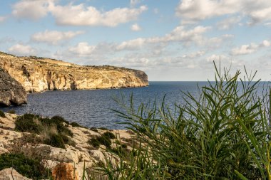 Blue Grotto, Malta 'daki Malta kıyısı ve Akdeniz manzarası